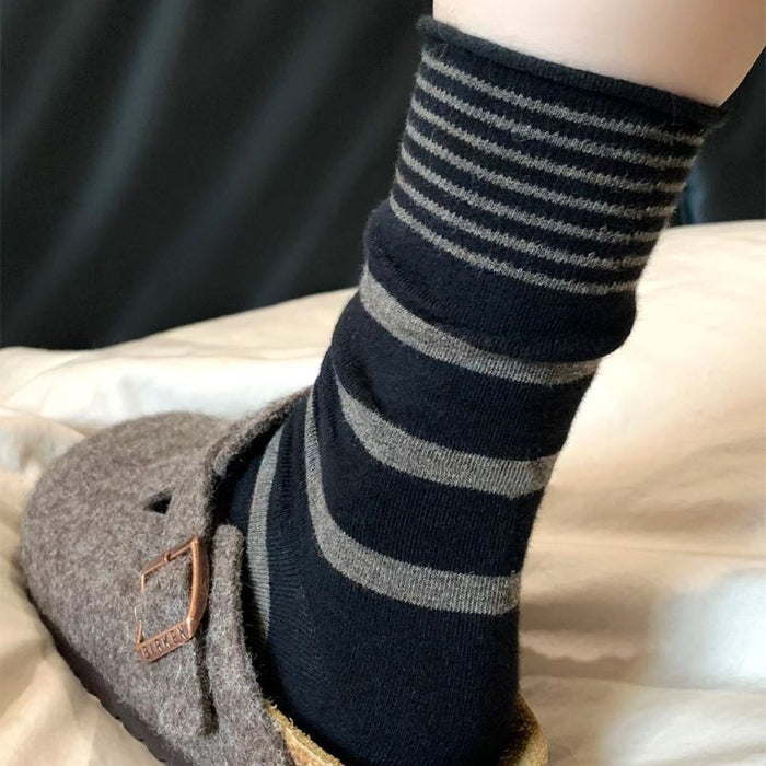 Wholesale Socks, retro stripes, mid tube socks, mid tube socks, piles of socks, autumn and winter stockings, college