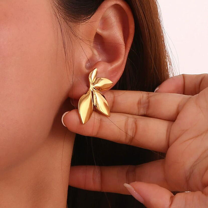 Wholesale Women's Metal Flower and Leaf Earrings Gold Plated Earrings