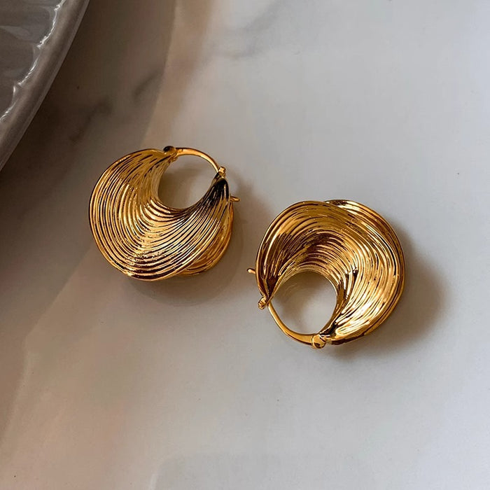 Wholesale Retro unique metal circle earrings, high-end light luxury niche design, high-end sense, temperament, ear buckle earrings