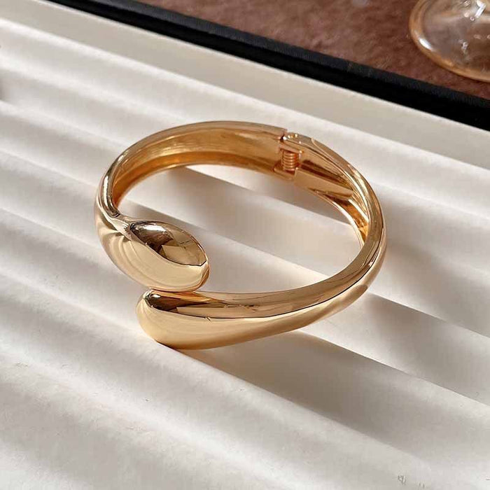 Wholesale Metal bracelet temperament light luxury high sense bracelet niche personality exaggerated jewelry women