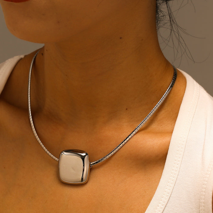 Wholesale Fashionable and minimalist design, stainless steel block necklace, personalized and high-end, color preserving titanium steel necklace wholesale