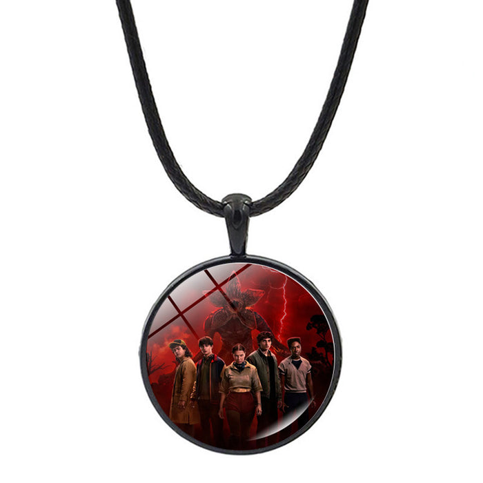 Wholesale Film themed fashionable round iron alloy pendant necklace