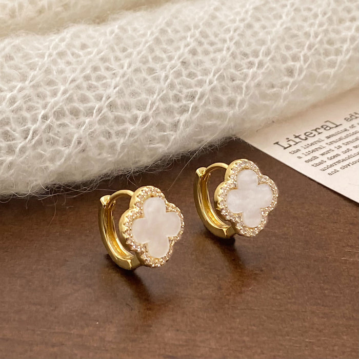 Wholesale Black Lucky Flower Small and Exquisite Stud Earrings