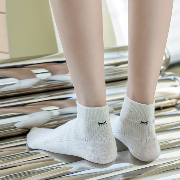 Wholesale Sweat absorbing thin design with embroidered cute short socks, solid color cotton