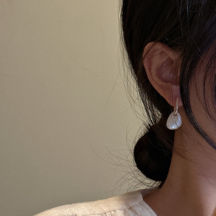 Wholesale Sterling silver niche design, irregular white shell earrings, fashionable texture, ear accessories