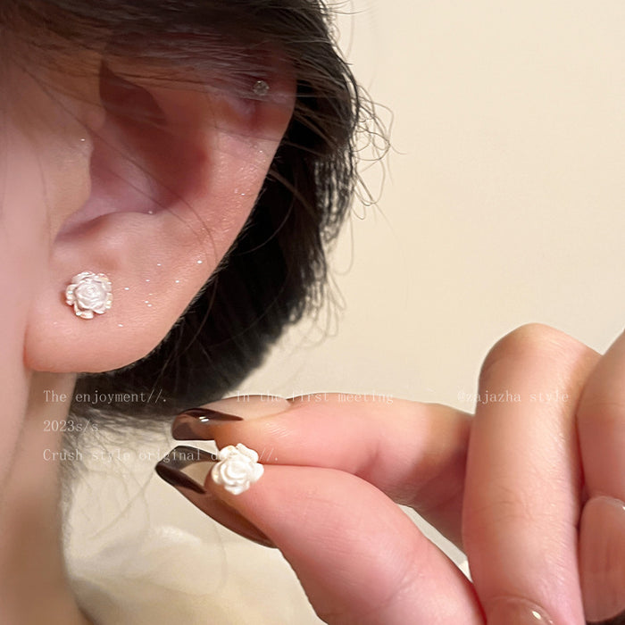 Wholesale Ear studs, gentle and sweet earrings, simple and versatile ear accessories