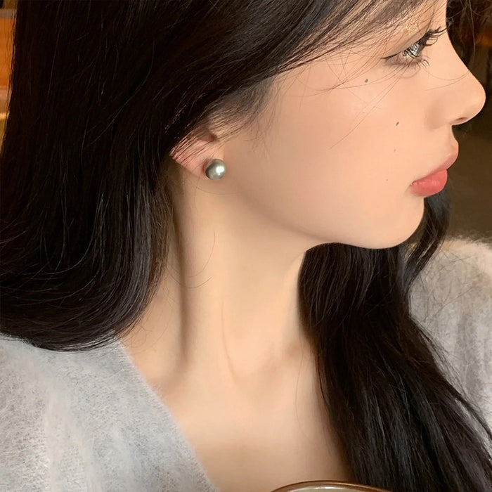 Wholesale Silver gray pearl earrings with silver needles, high-end and niche design, personalized and versatile earrings and earrings