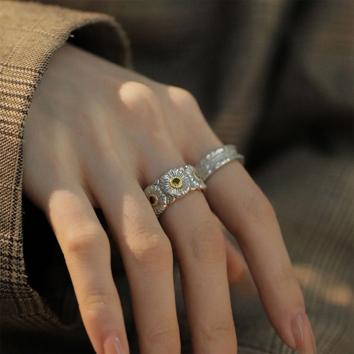 Wholesale Small daisy ring with niche design, fashionable and high-end sense, open mouth ring