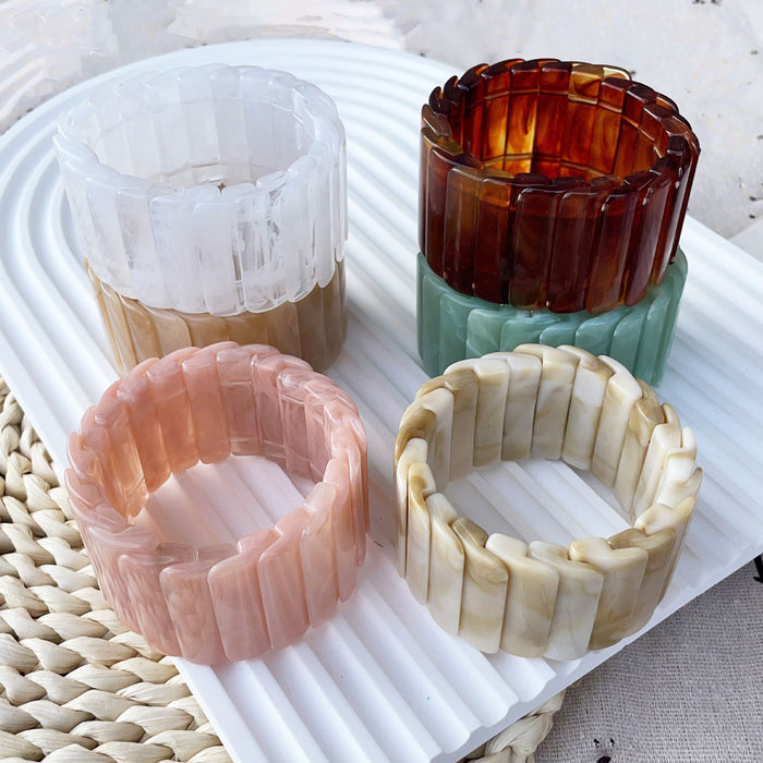 Wholesale New fashionable women's fashion acrylic fish scale shaped bracelet