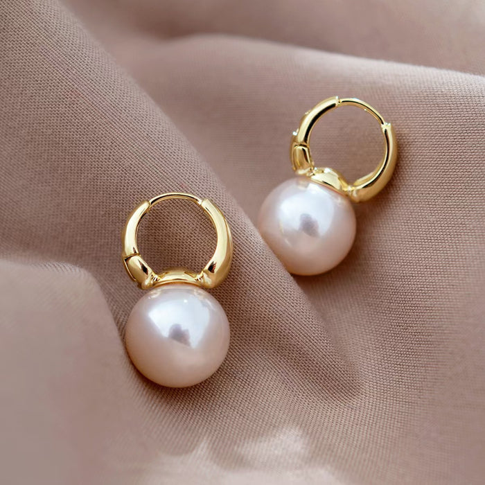 Wholesale Minimally designed earrings with retro style ear loops and high-end feel, imitating pearl earrings