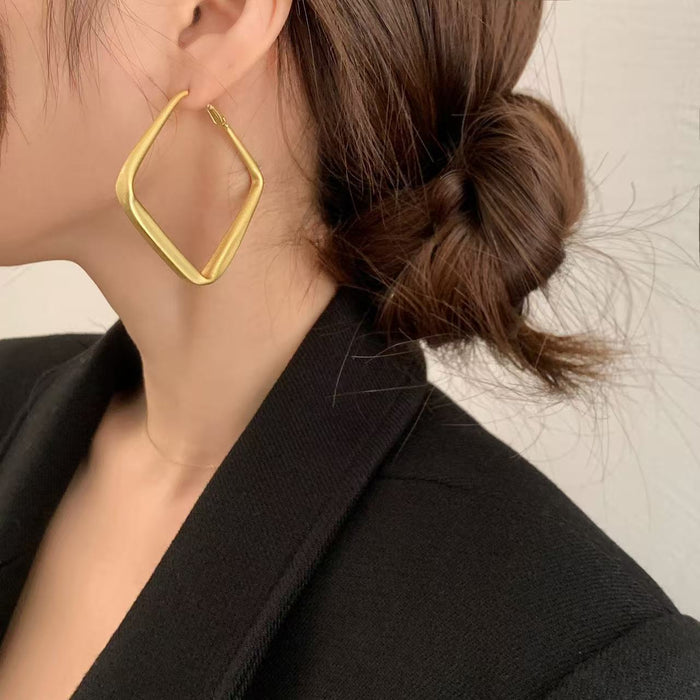 Wholesale Golden square earrings, new exaggerated earrings, high-end feel, simple and versatile temperament, large earrings