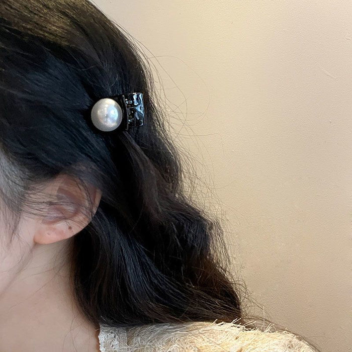 Wholesale Vintage pearl small grab clip light luxury hair card accessory