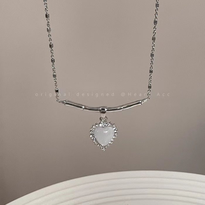 Wholesale Electroplated Alloy Heart Shape Clavicle Necklace Fashion Accessory MOQ≥2