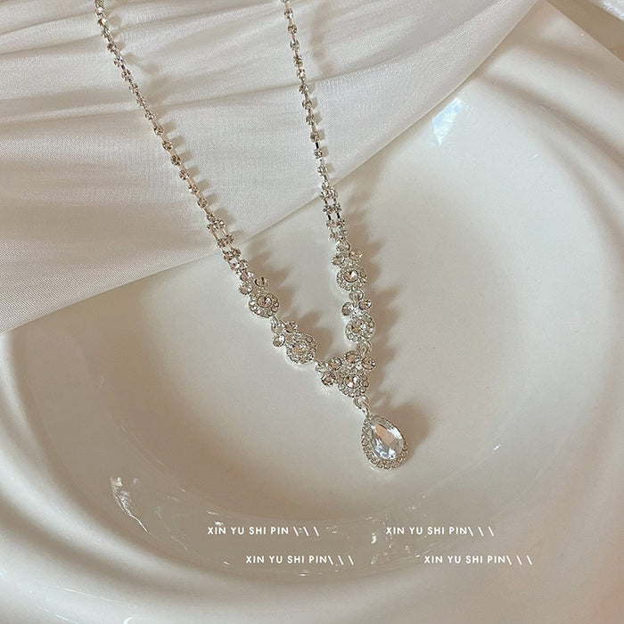 Wholesale Fashionable diamond studded water droplet pendant necklace, light luxury, versatile, personalized collarbone chain, niche temperament, high-end sense accessory