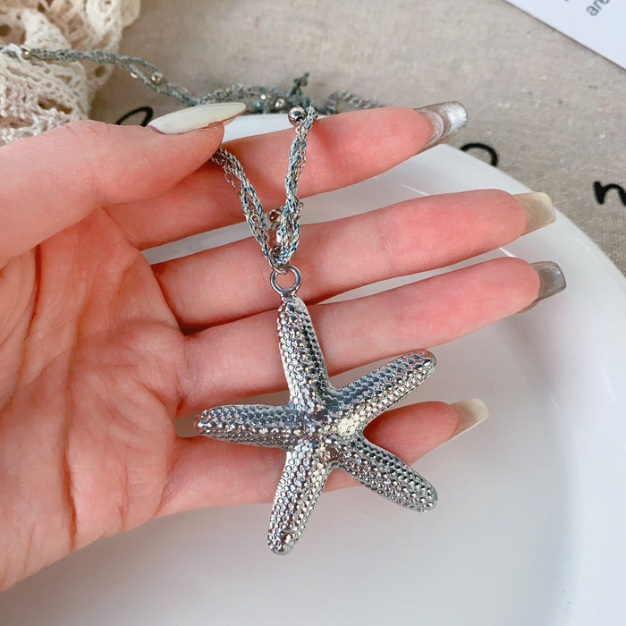Wholesale Seaside metal starfish pendant necklace with niche design, simple and long necklace accessories