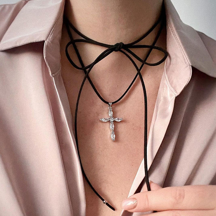 Wholesale Personalized jewelry, rope chain, heart pendant, niche star butterfly necklace, diamond studded cross necklace