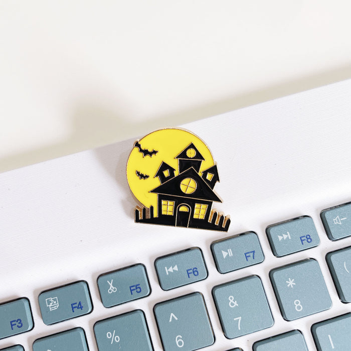Wholesale  brooch cartoon funny ghost pumpkin metal badge cute skull bat pin men and women accessories