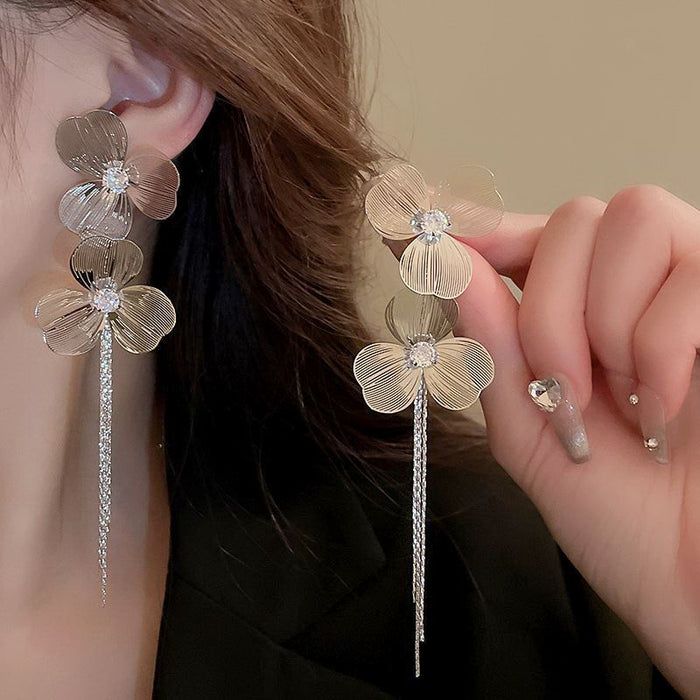 Wholesale Exaggerated temperament, long earrings, personalized tassel earrings, light luxury earrings