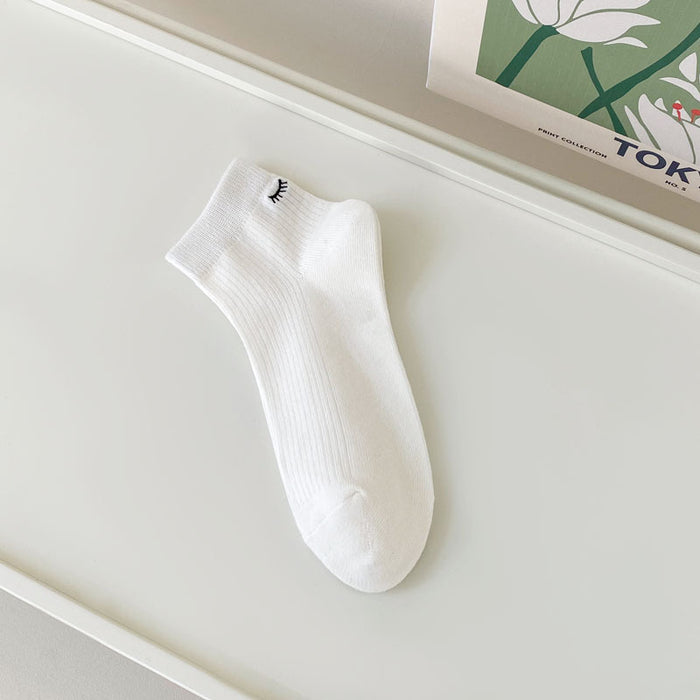Wholesale Sweat absorbing thin design with embroidered cute short socks, solid color cotton