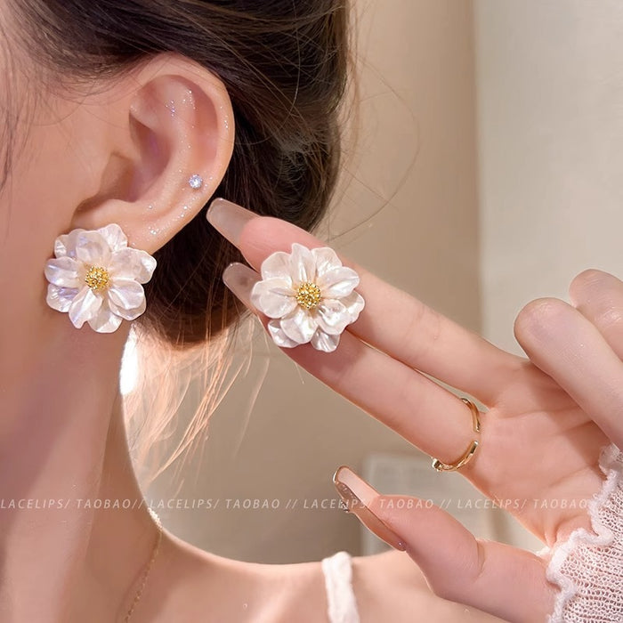 Wholesale High-end camellia earrings, feminine, luxurious, versatile and niche design earrings