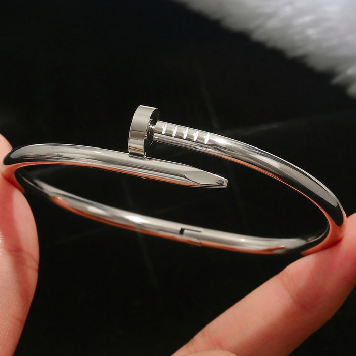 Wholesale Titanium Steel Four Leaf Clover Zircon Bracelet Elegant Women S Fashion Jewelry Accessory Boutique Resale
