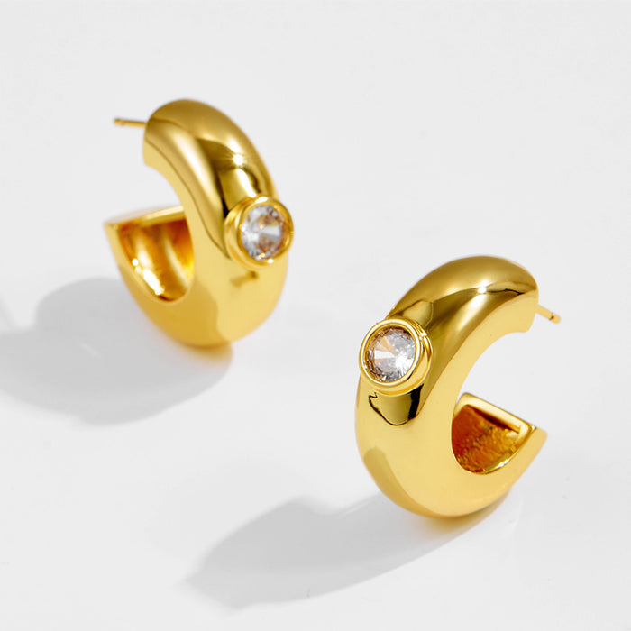 Wholesale Exquisite and versatile brass inlaid zirconium earrings with C-shaped earrings and personalized earrings