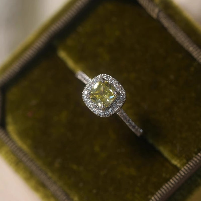 Wholesale Vintage olive ring with niche design, light luxury