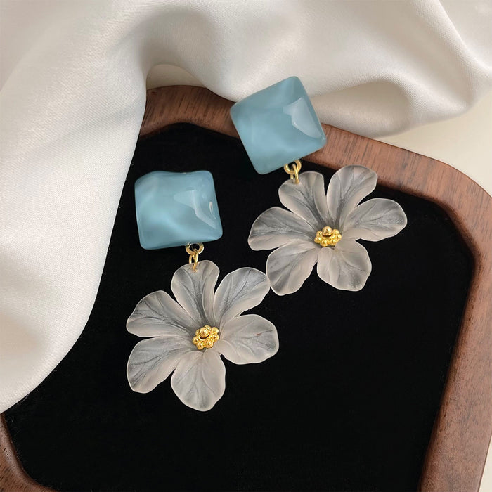 Wholesale Acrylic White Flower Earrings Women's Niche Fashion Earrings