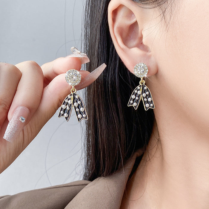 Wholesale Earrings with a high-end feel and temperament, full of diamond earrings, personalized and fashionable tassel earrings, light luxury earrings, silver needle butterfly new style