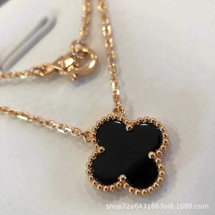 Wholesale Clover necklace, women's collarbone chain, lucky pendant