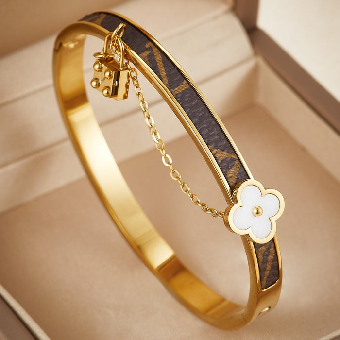 Wholesale Four-leaf clover series stainless steel bracelet jewelry
