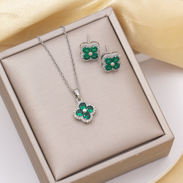 Wholesale Titanium Steel Four-Leaf Clover Pendant Necklace with Copper and Zirconium Jewelry Accessory MOQ≥2