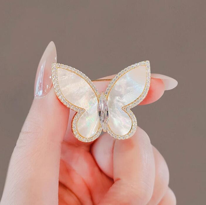 Wholesale Exquisite natural butterfly brooch, niche and elegant pin souvenir