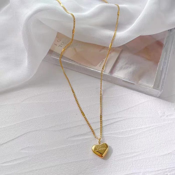 Wholesale Love necklace new clavicle chain simple temperament metal peach heart fashionable heart-shaped necklace