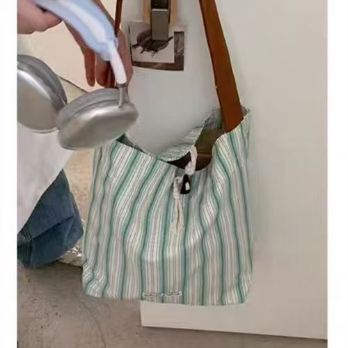 Wholesale Single shoulder commuting bag, new versatile striped large capacity tote bucket bag