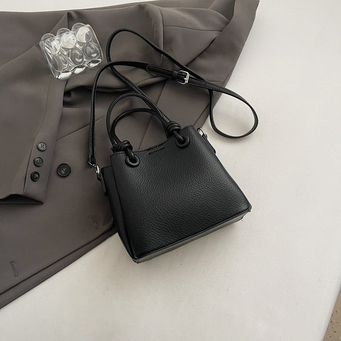 Wholesale Niche design, cute handheld commuting shoulder bag, fashionable and simple crossbody bag