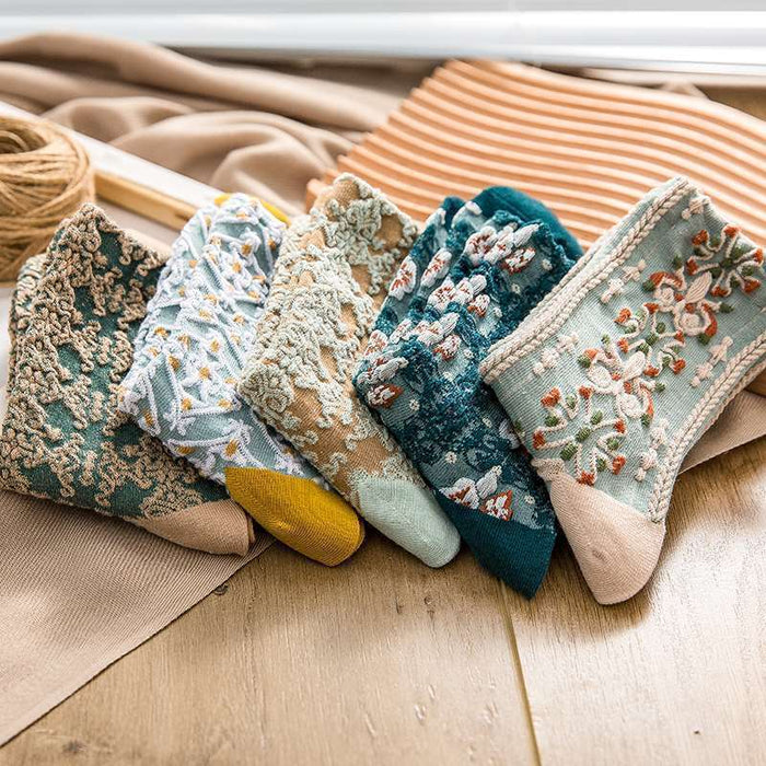 Wholesale Versatile high aesthetic retro relief breathable long socks