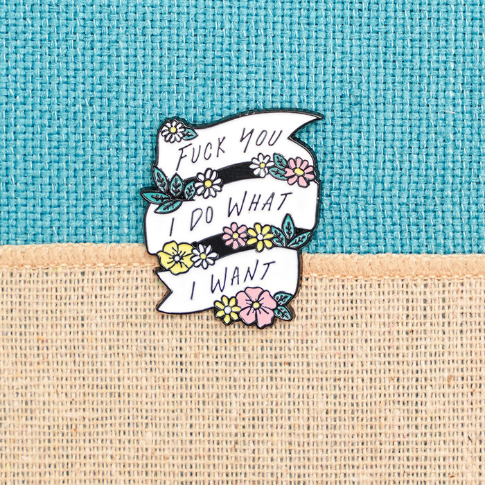 Wholesale Cartoon English Letter Brooch Red Flower Ribbon Design Fashion Accessory Gift For Boutique Resale