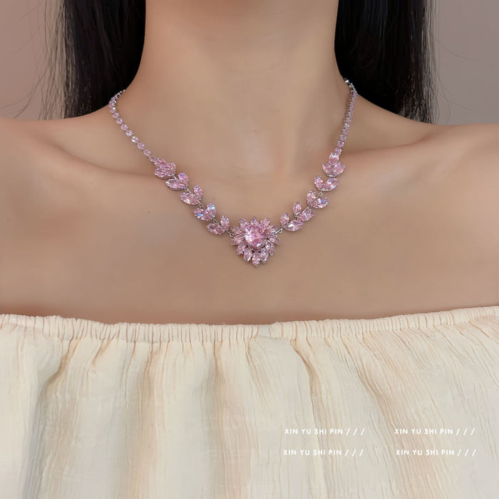 Wholesale Design a high-end sparkling diamond luxury necklace earring set with a heart and temperament accessory