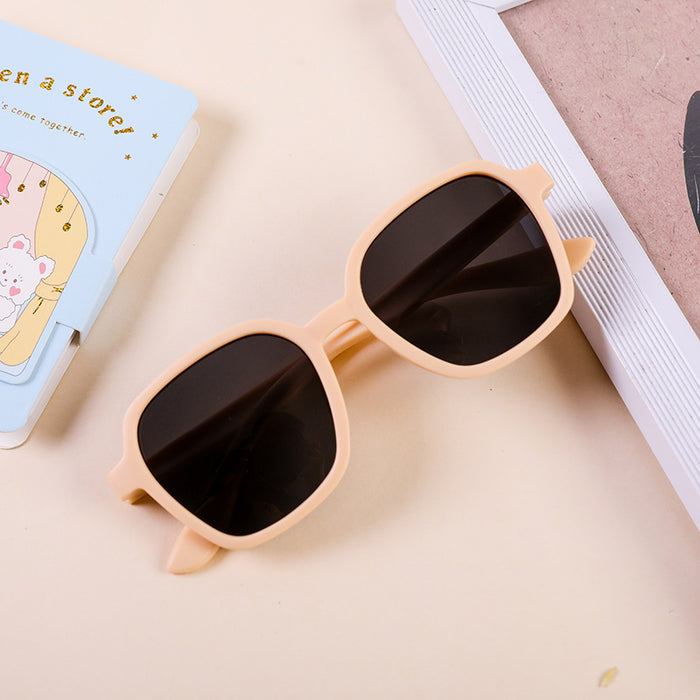 Wholesale Fashionable children's sunglasses for taking photos, trendy and cool styling glasses, flat light UV resistant sunglasses