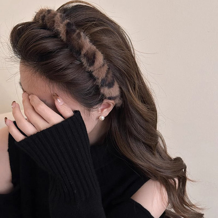 Wholesale Leopard print plush headband with fluffy roots, a magical tool for washing face, pressing hair, anti slip headband, hairpin headband, and accessories