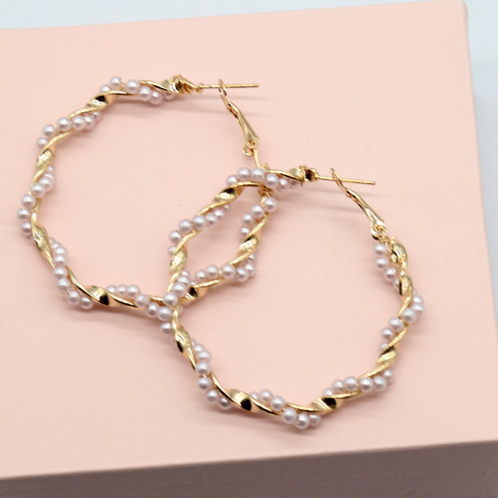 Wholesale Simple and stylish earrings with alloy pearl circle earrings