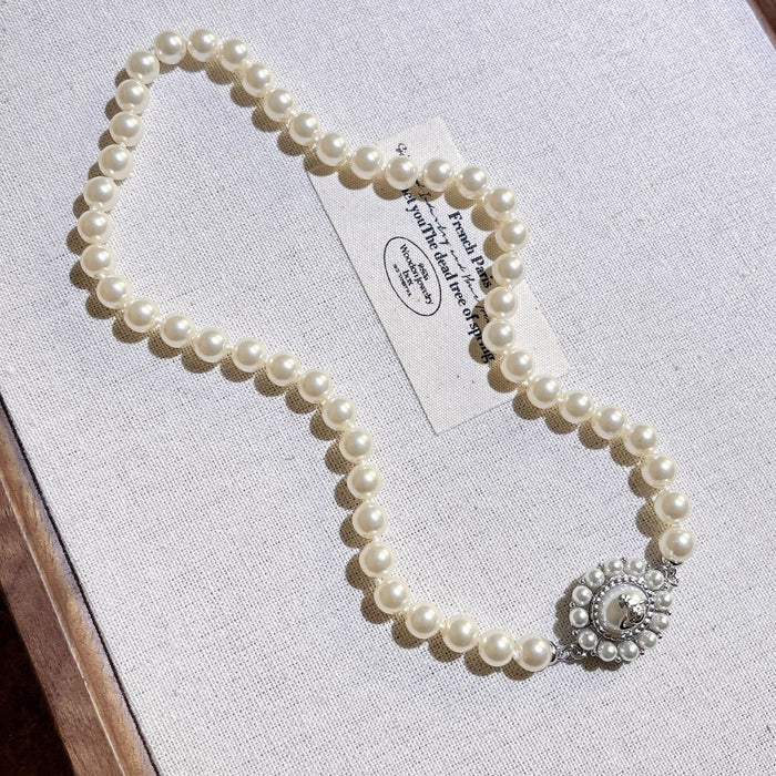 Wholesale Pearl necklace made of brass with elegant temperament