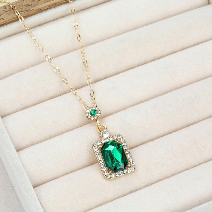 Wholesale Pendant necklace, female niche, high-end design, collarbone chain, light luxury, versatile necklace