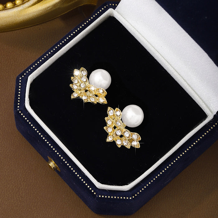 Wholesale Small niche design petal pearl earrings, new year, light luxury earrings, earrings wholesale