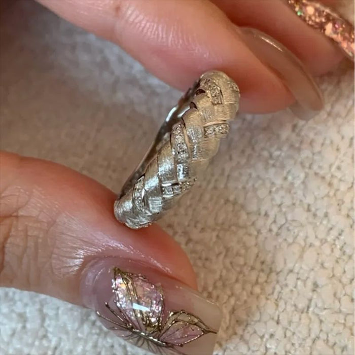 Wholesale Brushed woven ring, female niche design, exquisite fashion, high-end feel, sparkling diamond