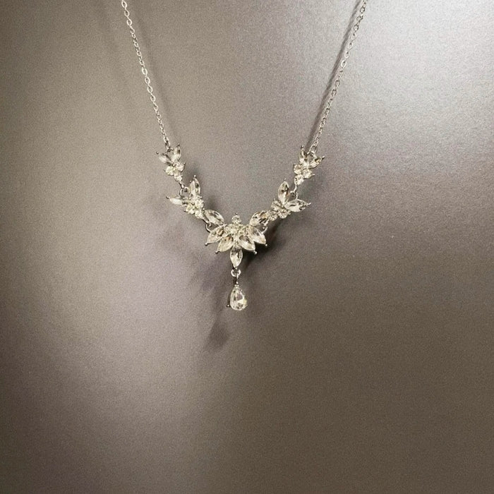 Wholesale Titanium steel necklace with full diamond, light luxury, high-end feel, exquisite collarbone chain