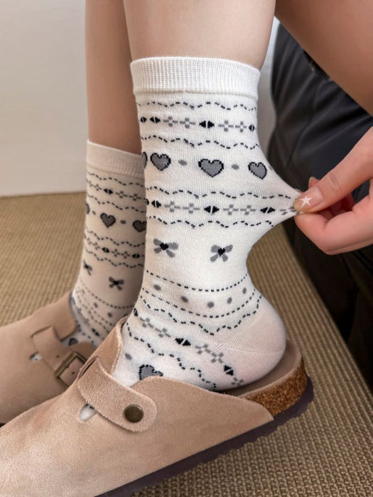 Wholesale Sweet and heart-shaped socks, with cute long socks worn outside