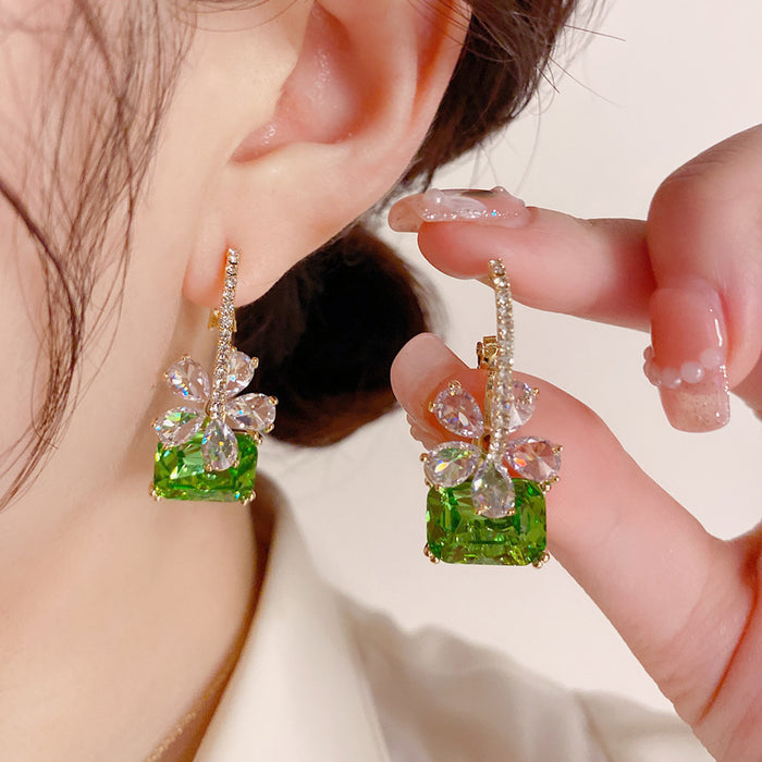 Wholesale Crystal Sparkling Diamond Flower Ear Buckle