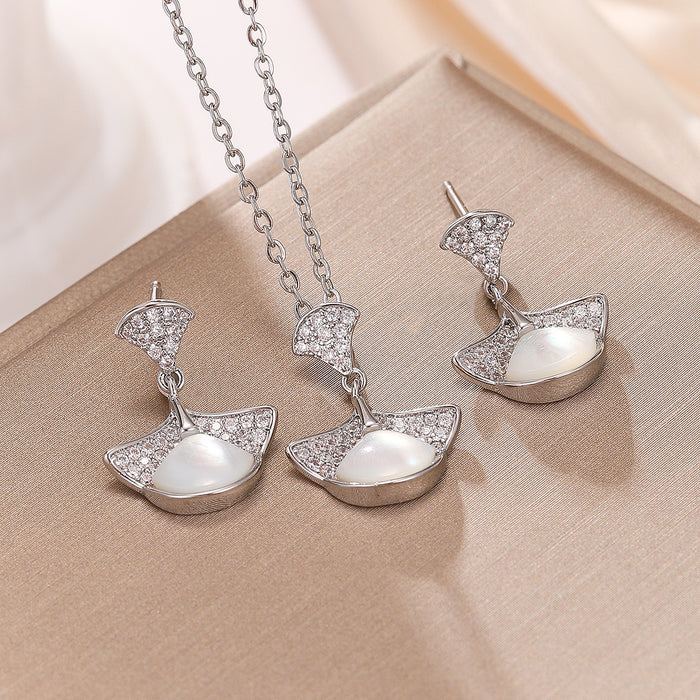 Wholesale Fan-shaped Niche Fashion Necklace Earrings 2 Piece Set Simple Elegant Middle Eastern Skirt Shell suit